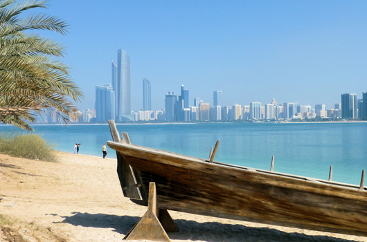 Dubai Küste und traditionelle Dhau — Ihr neues Zuhause