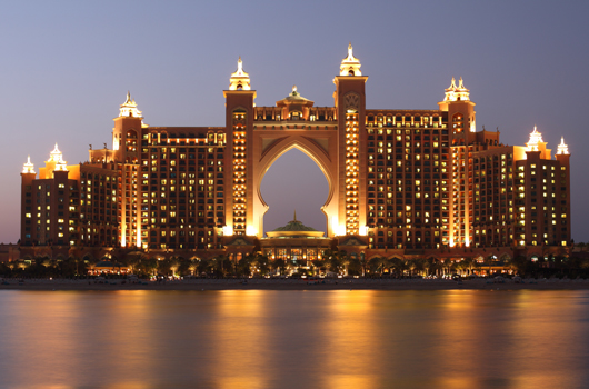 Dubai Marina bei Nacht — Modernes Stadtleben